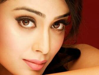 Actress Shriya Beautiful Wallpaper HD
