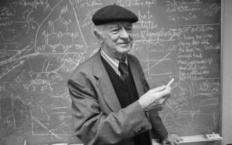 Old Chem Teacher Timey Time Again File HD Wallpaper