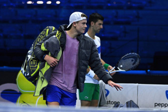 En Holgerrune Tennis Prep Wallpaper