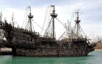 Ruin Ship Widescreen Wallpaper