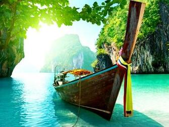 Long Boat On Island Wallpaper