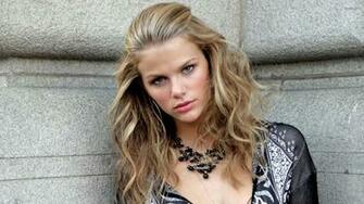 Brooklyn Decker Wallpaper