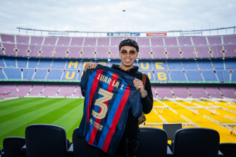 Visita De Luar La L Al Spotify Camp Nou Wallpaper
