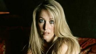 Gillian Anderson With Long Blonde Hair Wallpaper