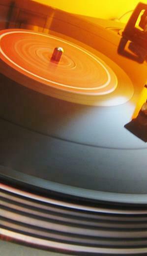 Wallpprs Turntable 4k HD Wallpaper