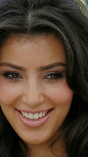 Kim Kardashian Close Up iPhone Wallpaper