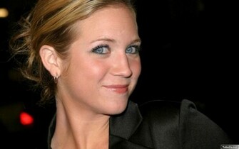 Onfolip Brittany Snow HD Wallpaper