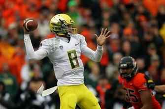 Oregon Football Wallpaper Marcus Mariota Of