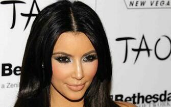 Kim Kardashian Examining Her Vag Na In Mirror