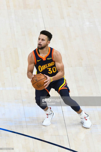 Stephen Curry Of The Golden State Warriors In Action During A Game