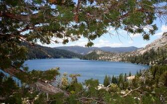 Beautiful Mountain Lake Wallpaper