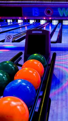 Club Exercise Bowling Balls iPhone Wallpaper Cute