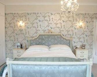 Silver Wallpaper Design Ideas Photos Inspiration Rightmove Home