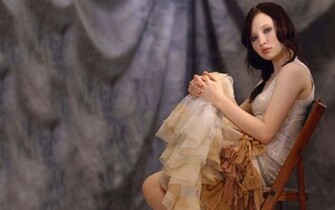 Emily Browning Wallpaper