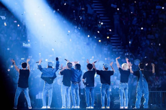 On Stray Kids Wallpaper