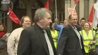 Fat Guy In The Background Of Every Newscast Pics Video