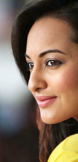 Sonakshi Sinha Cute Smile Wallpaper