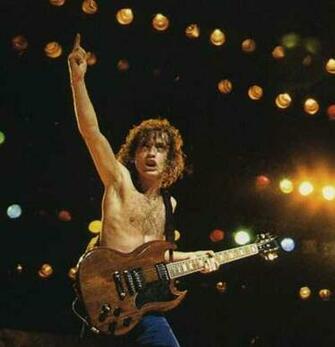 Kurt Cobain Of Nirvana Angus Young Ac Dc Cuaqu