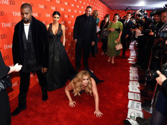Amy Schumer Explains Her Bizarre Fall In Front Of Kim Kardashian