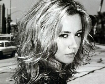Linda Cardellini Wallpaper