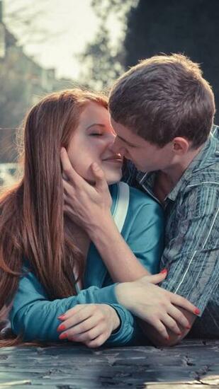 Wallpaper Of Love Kiss