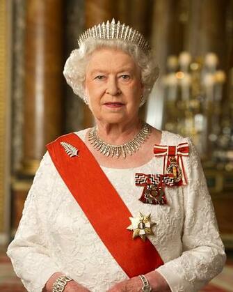 Queen Elizabeth Ii Hairstyle Makeup Dresses Shoes And