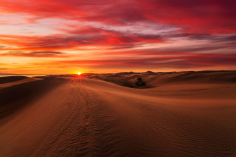 Majestic Mirages Of Scorching Heat Wallpaper