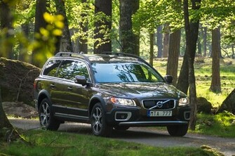 Volvo Xc70 Front Three Quarters Photo