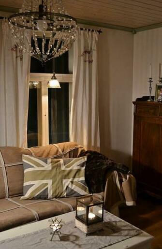 Warm Living Room With Wallpaper Southern