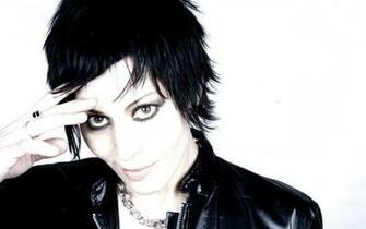 Joan Jett With Short Hair Portrait Wallpaper Celebrity