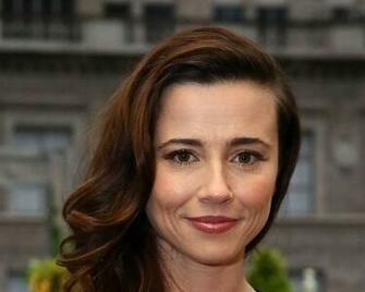 Linda Cardellini Wallpaper