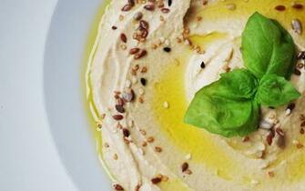 Wallpaper Hummus Pasta Chickpeas Basil 4k