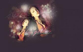Elizabeth Gillies Wallpaper