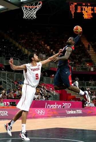 Lebron James Dunk The Art Mad Wallpaper