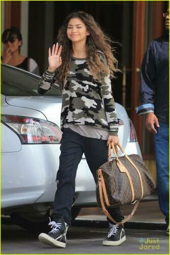 Zendaya Emilia Mccarthy Head To Unleashed Set Photo