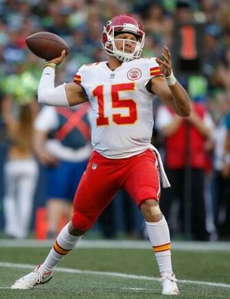 Pat Mahomes Phone Wallpaper Top