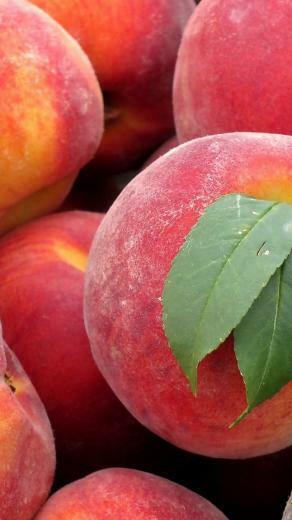 Wallpaper Peaches Fruit Box Leaves Fresh