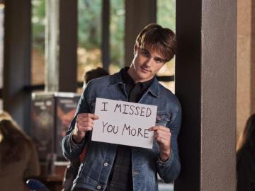 Kissing Booth Star Jacob Elordi Promises He Wasn T Miserable