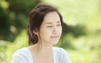 Korean Beautiful Girls Smiling With Close Eyes Wallpaper