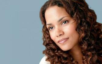 Halle Berry Widescreen Wallpaper