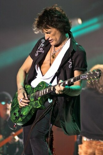Joe Perry Lead Guitarist Rock Band Aerosmith High Definition Wallpaper