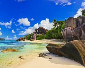Island Paradise Wallpaper HD