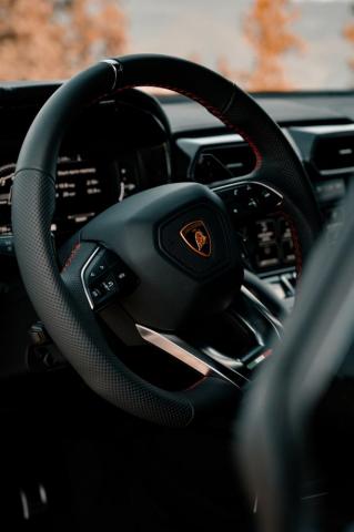 Lamborghini Urus Pictures Image