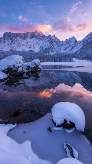 Get Ready For Winter With The Snow iPhone Perfect
