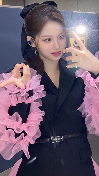 Sullyoon Wallpaper