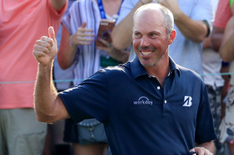 Matt Kuchar Giving Thumbs Up Wallpaper