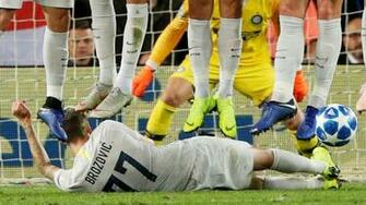 Marcelo Brozovic Inter Milan Midfielder Hides Behind Wall To Stop