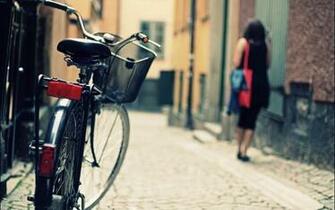 City Street Bike Love Background HD Wallpaper