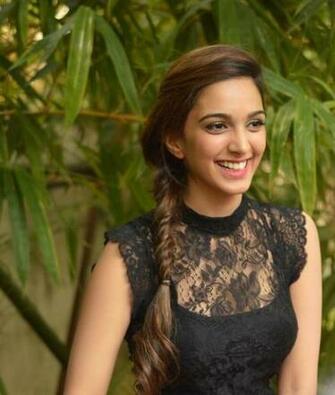 Kiara Advani Hot Pics And Sexy Bikini Image Photos