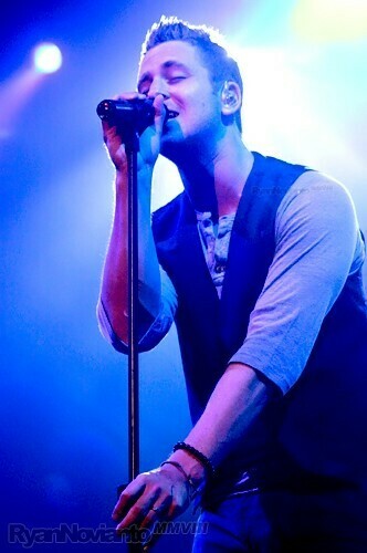 Ryan Tedder One Republic By Seorangkapiten